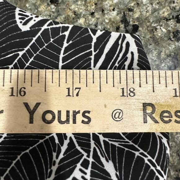 LOFT Tank Top Womens Size S Black White Leaf Print Sleeveless Blouse Layered Hem - Picture 6 of 7